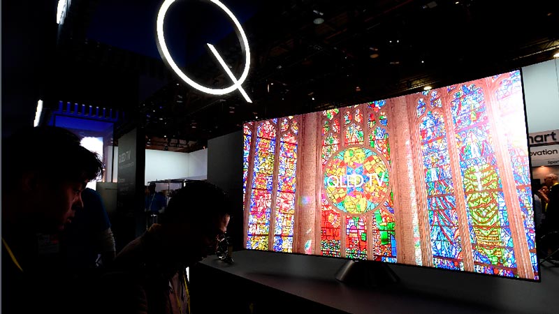 topic_CES-2017-Samsung-unveils-QLED-TV-Highlight_1_2