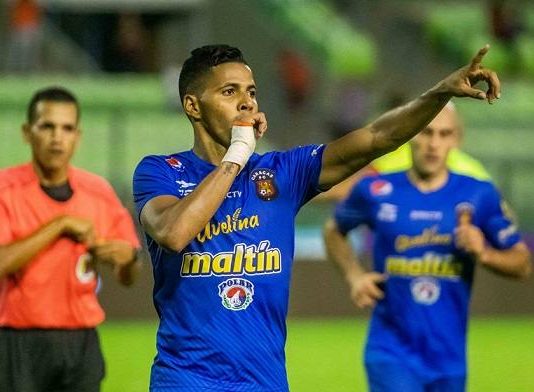 Caracas logra agónico empate con el Aragua en el minuto 97